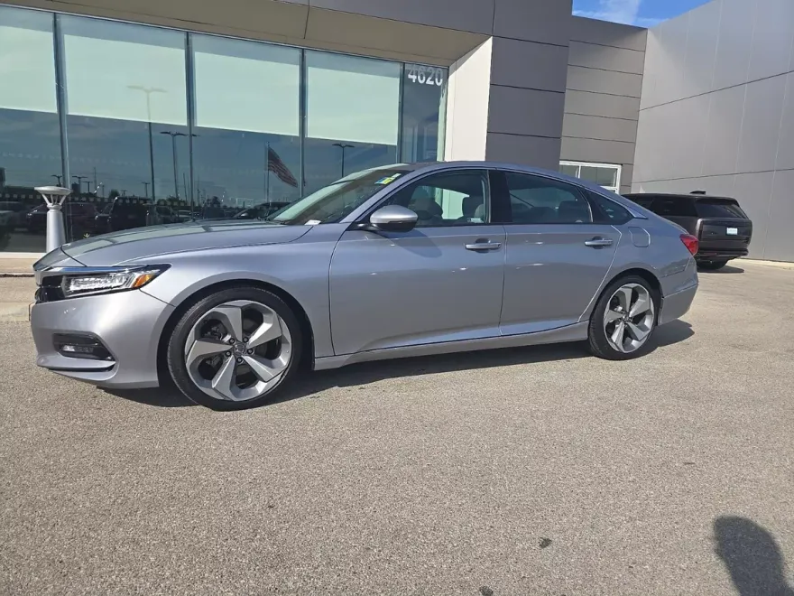 2018 Honda Accord Touring photo 1