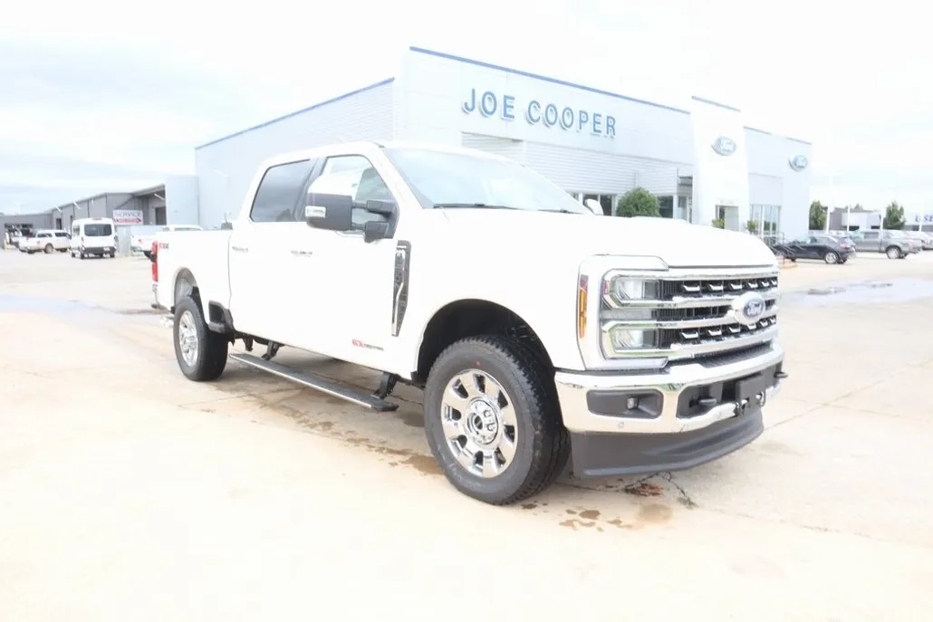 2025 Ford F-250 Lariat photo 1