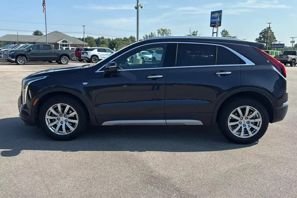 2023 Cadillac XT4 Premium Luxury photo 1