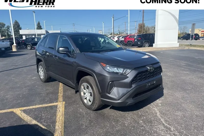 2022 Toyota RAV4 LE photo 1