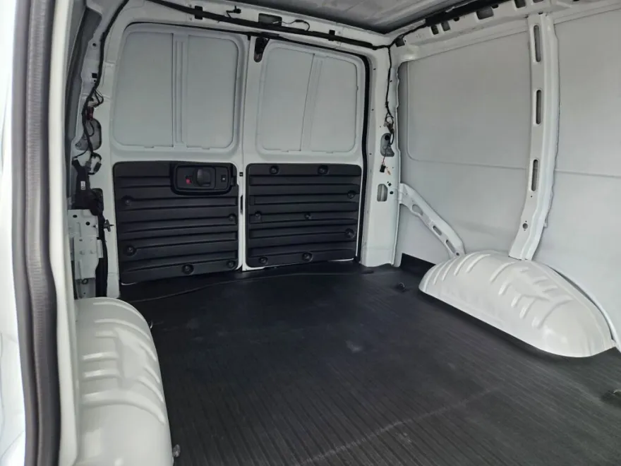 2025 Chevrolet Express Cargo 2500 photo 1