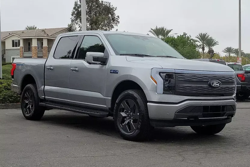 2025 Ford F-150 Lariat photo 1
