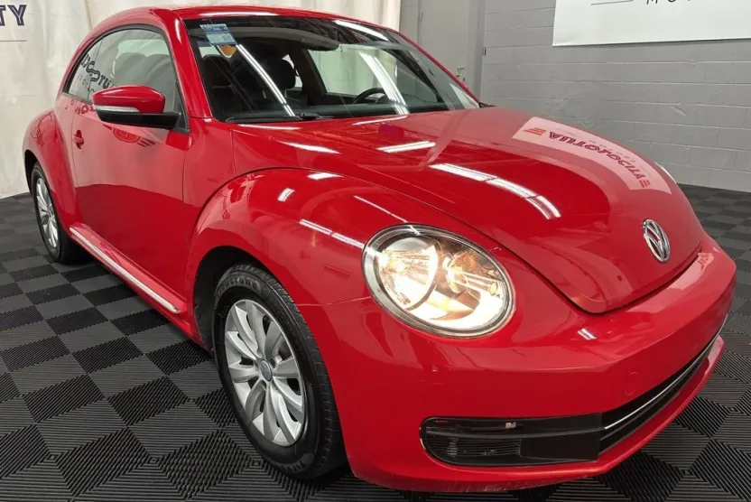 2019 Volkswagen Beetle S photo 1