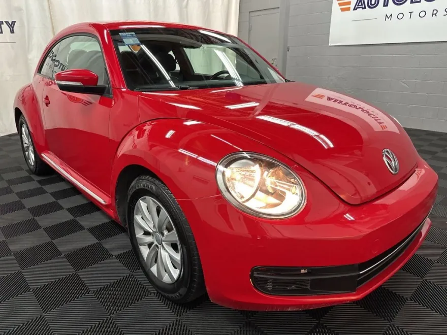 2019 Volkswagen Beetle S photo 1