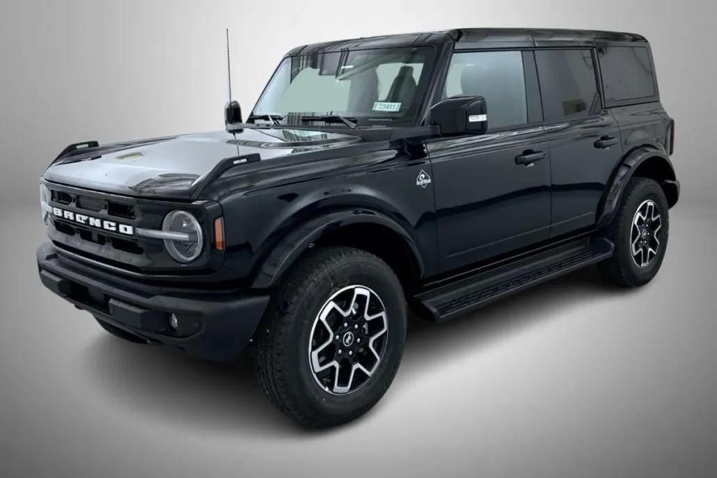 2025 Ford Bronco Outer Banks photo 1