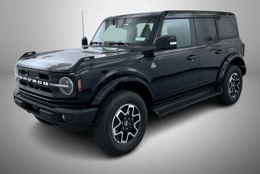 2025 Ford Bronco Outer Banks photo 1