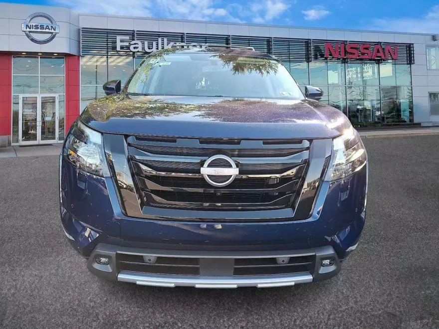 2025 Nissan Pathfinder Platinum photo 1