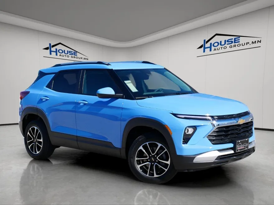 2024 Chevrolet Trailblazer LT photo 1
