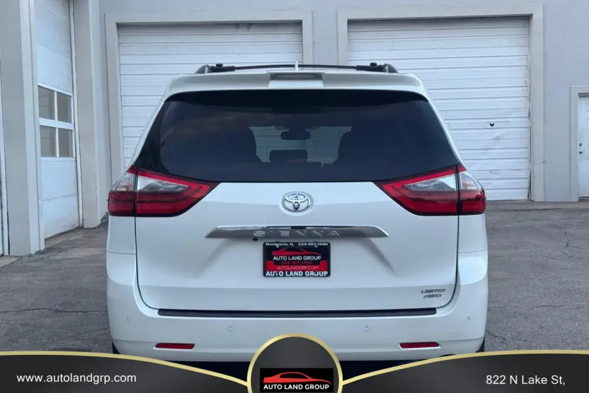2020 Toyota Sienna Limited Premium photo 1