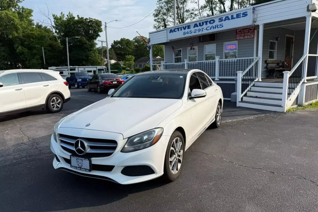 2017 Mercedes Benz C 300 4MATIC Sedan photo 1