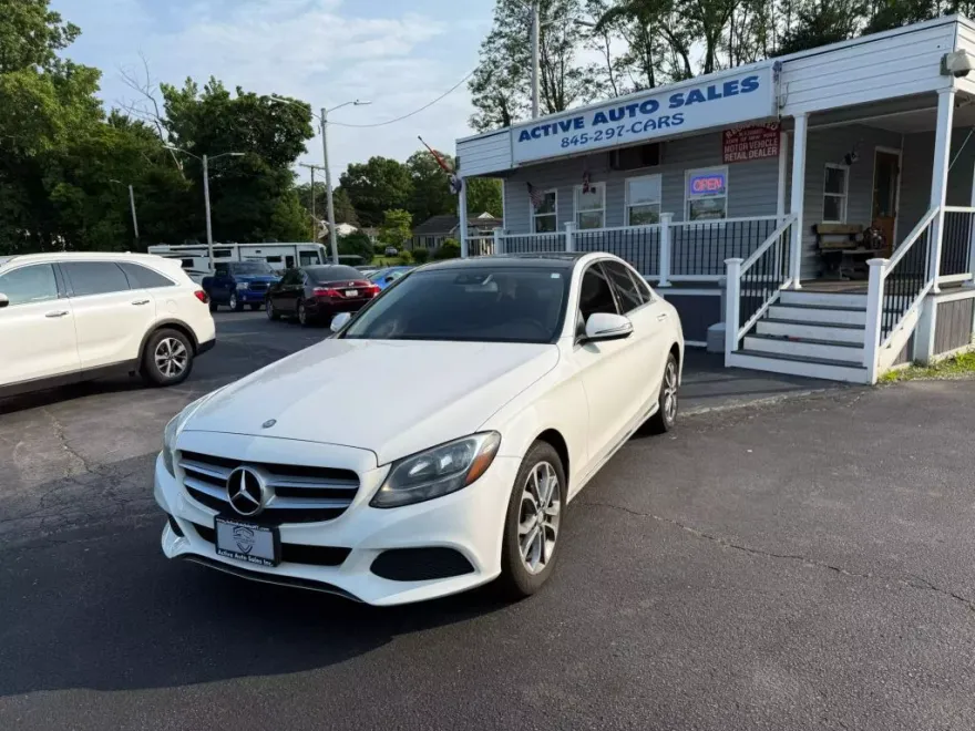 2017 Mercedes Benz C 300 4MATIC Sedan photo 1