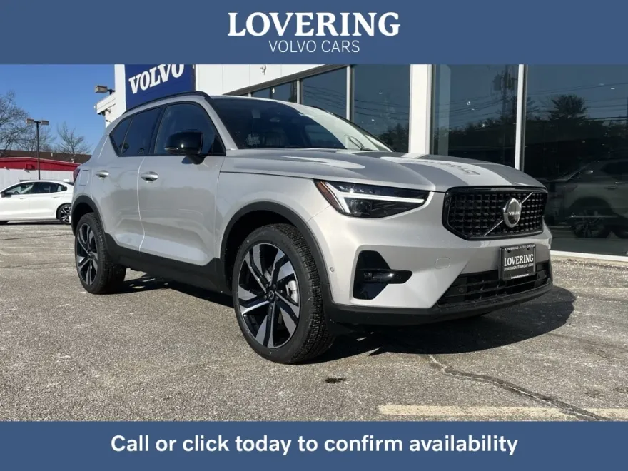 2025 Volvo XC40 photo 1