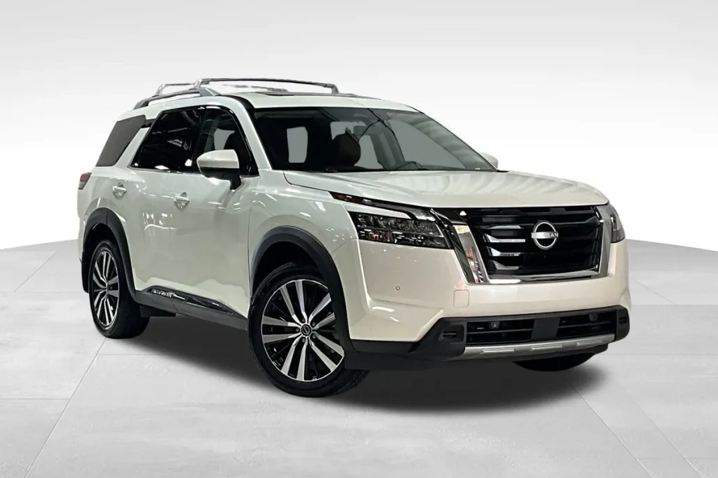 2024 Nissan Pathfinder Platinum photo 1
