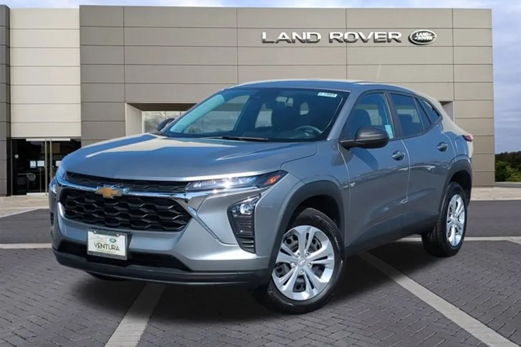 2024 Chevrolet Trax LS photo 1