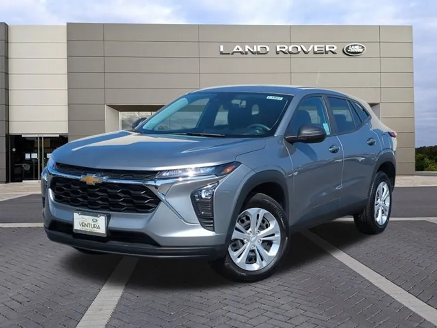 2024 Chevrolet Trax LS photo 1