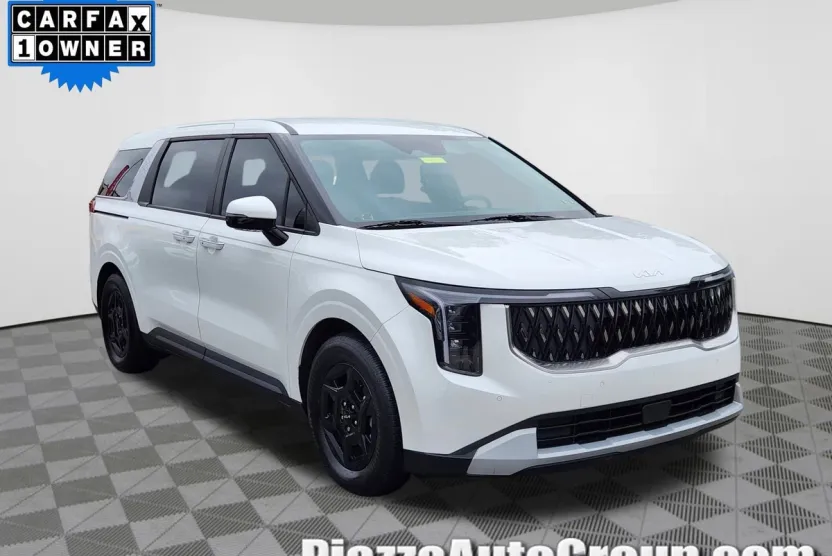 2025 Kia Carnival LXS photo 1