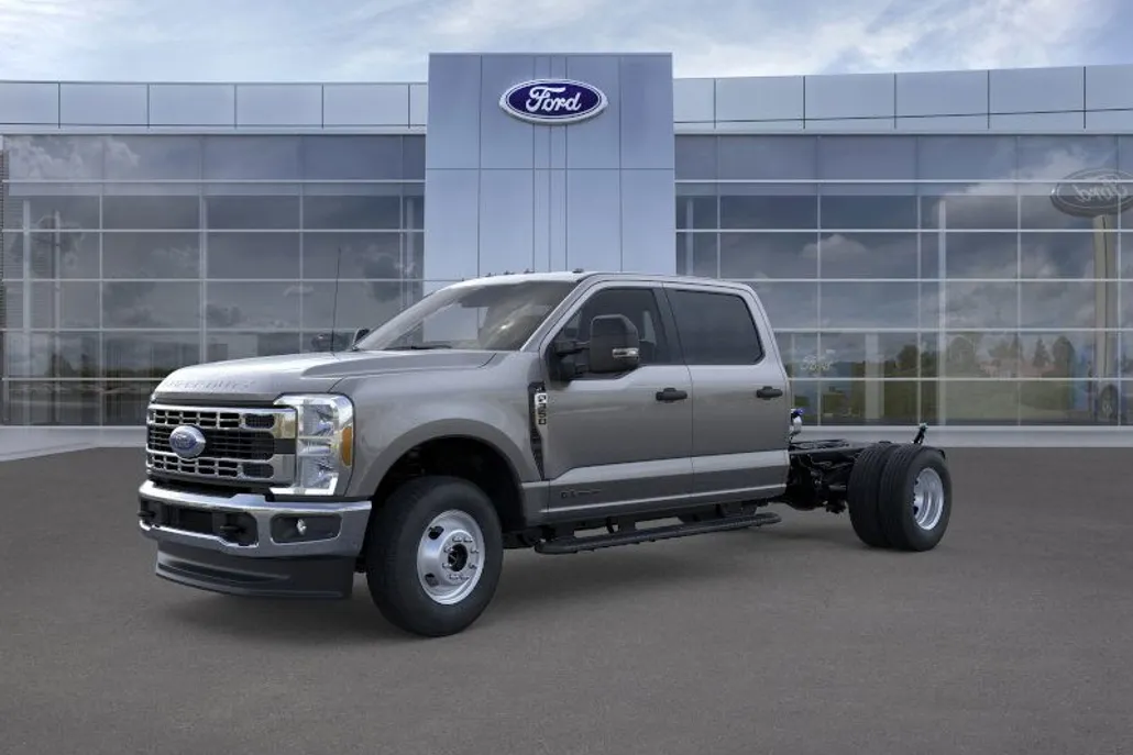 2025 Ford F-350 XL photo 1