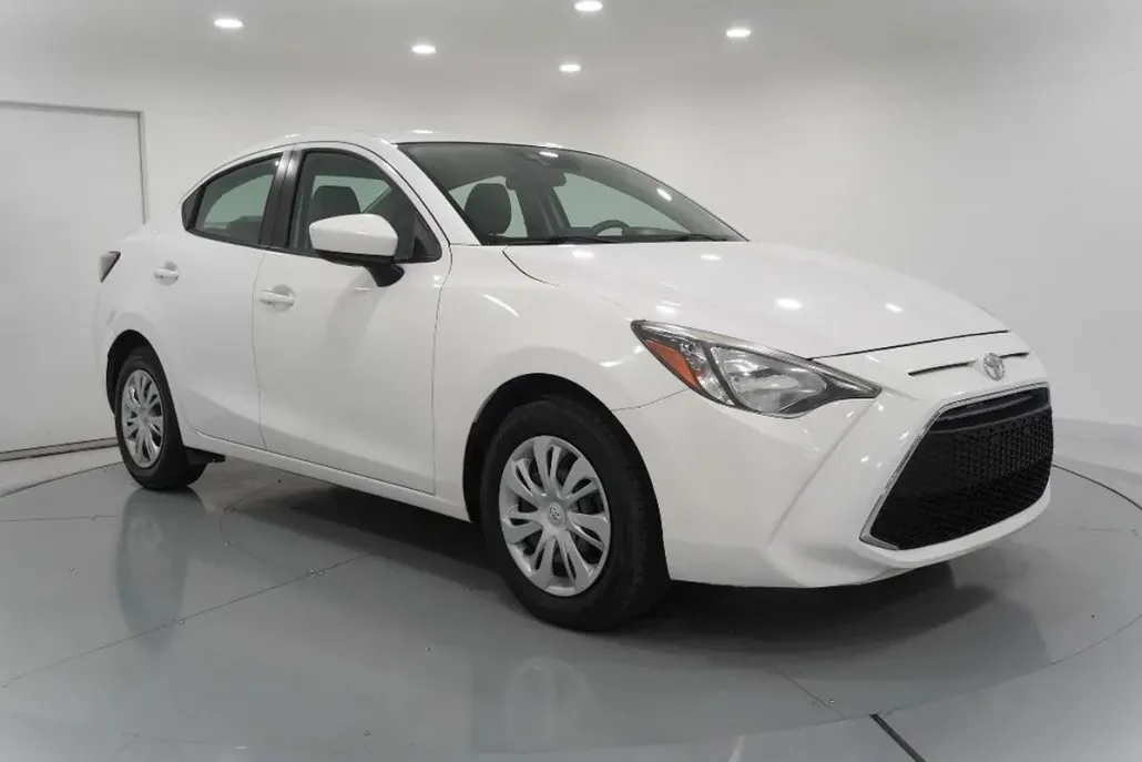 2019 Toyota Yaris L photo 1