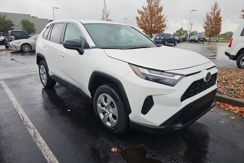 2024 Toyota RAV4 LE photo 1