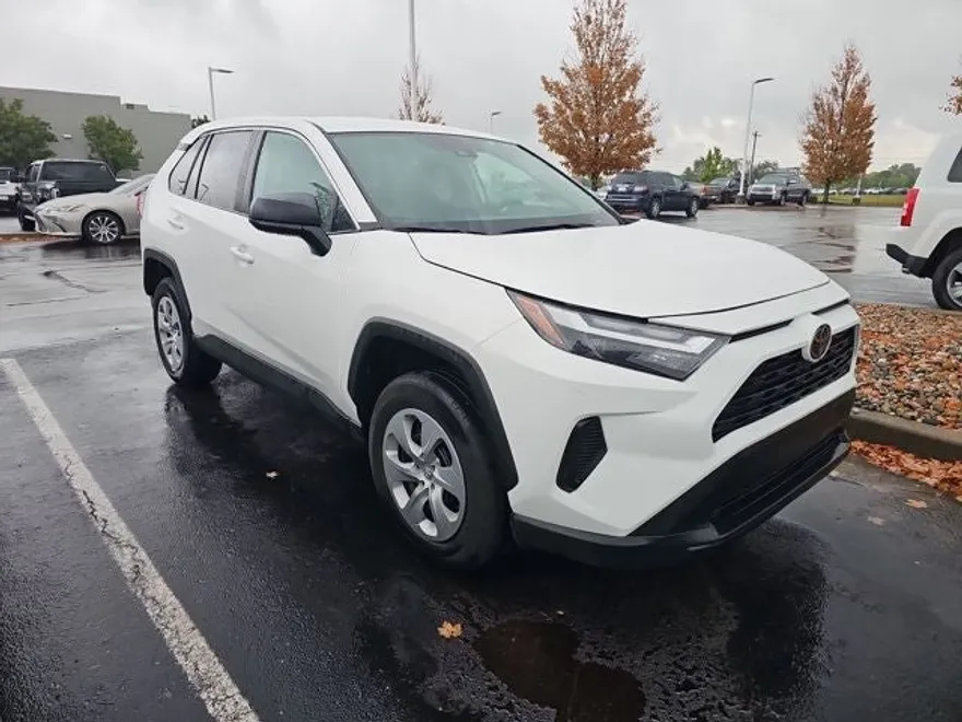 2024 Toyota RAV4 LE photo 1