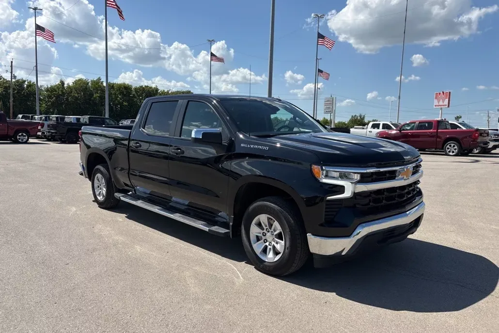 2024 Chevrolet Silverado 1500 LT photo 1