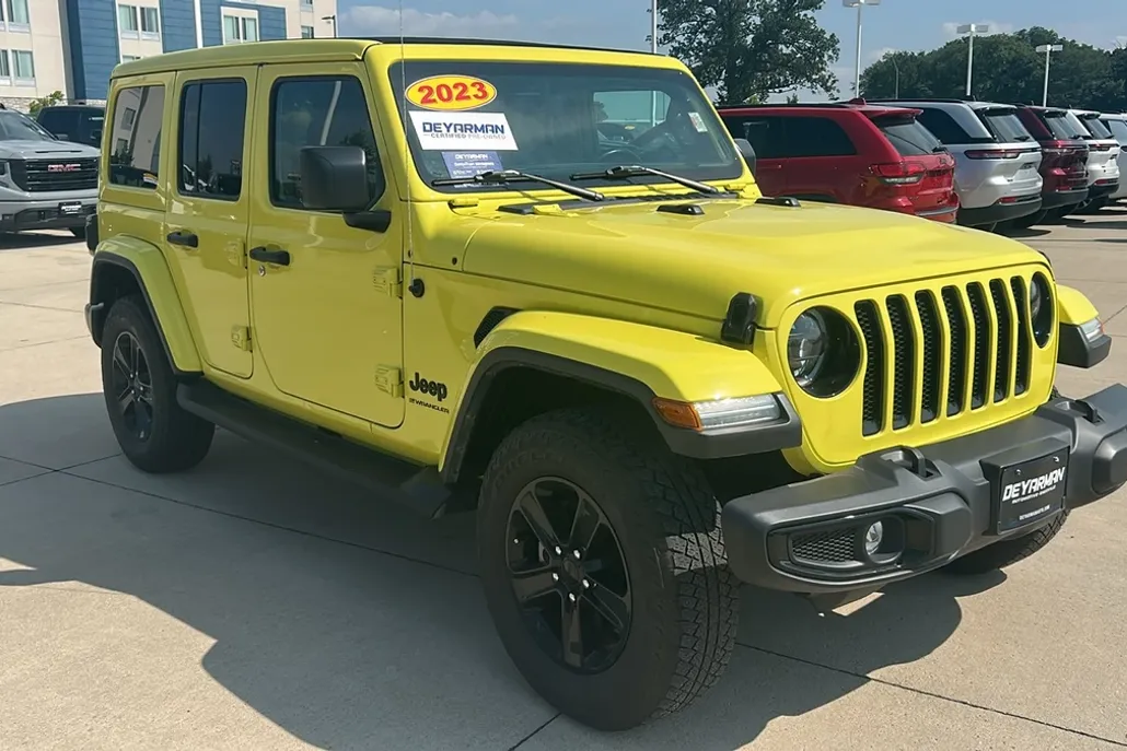 2023 Jeep Wrangler Sahara Altitude photo 1