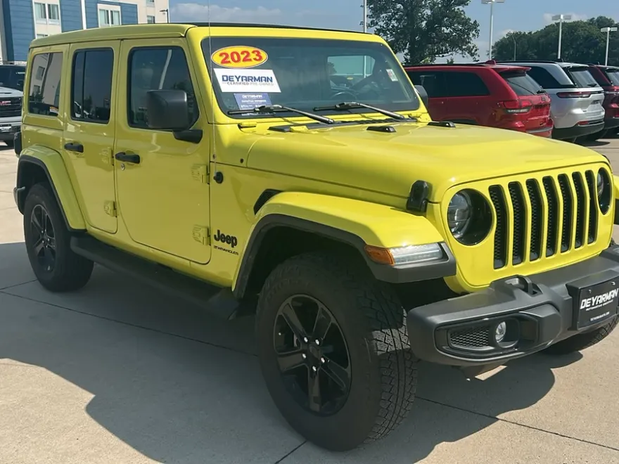 2023 Jeep Wrangler Sahara Altitude photo 1