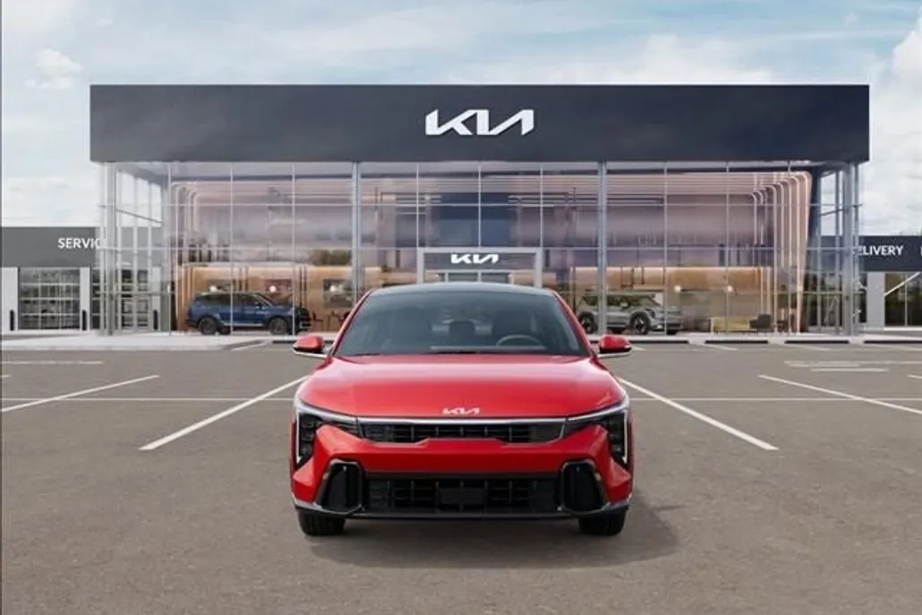 2025 Kia K4 GT-Line photo 1