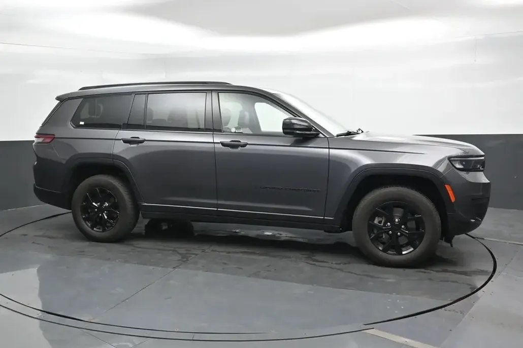 2024 Jeep Grand Cherokee Altitude photo 1