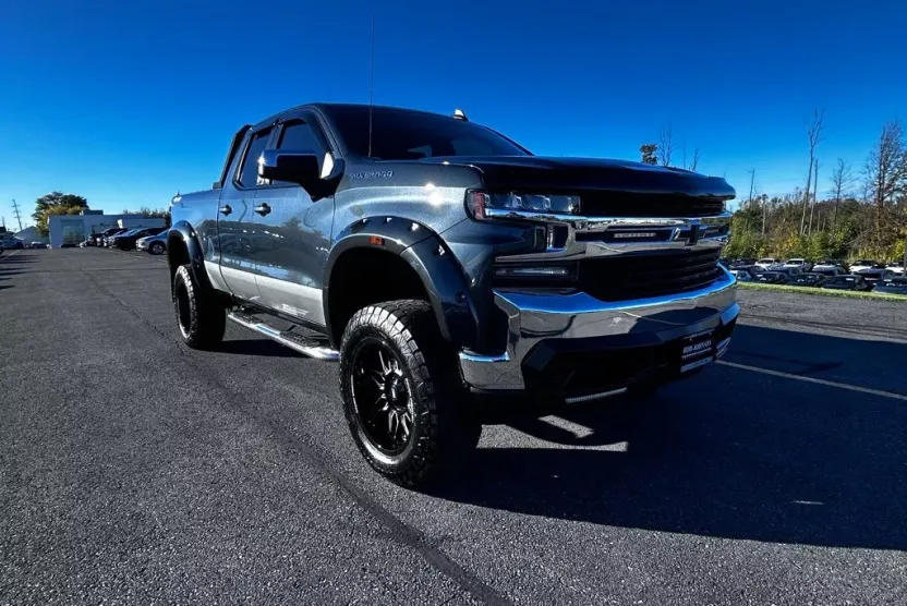 2019 Chevrolet Silverado 1500 LT photo 1
