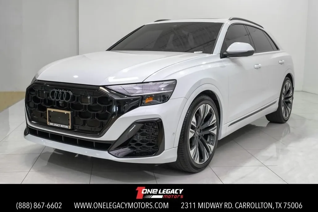 2024 Audi Q8 55 Prestige photo 1