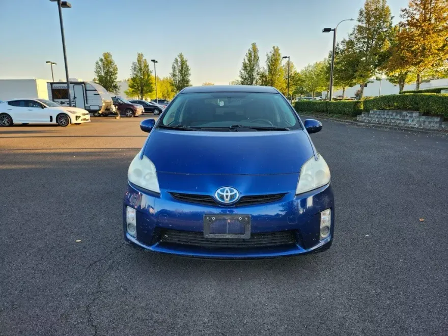2010 Toyota Prius Three photo 1