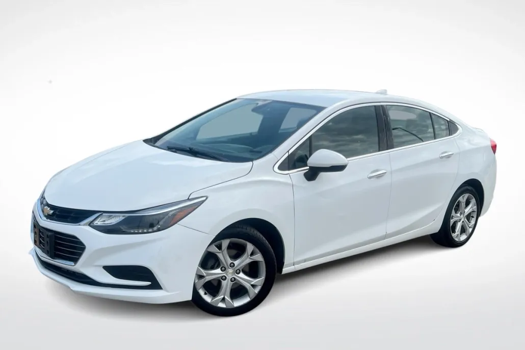 2019 Chevrolet Cruze LT photo 1