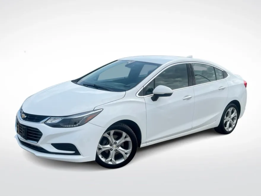 2019 Chevrolet Cruze LT photo 1