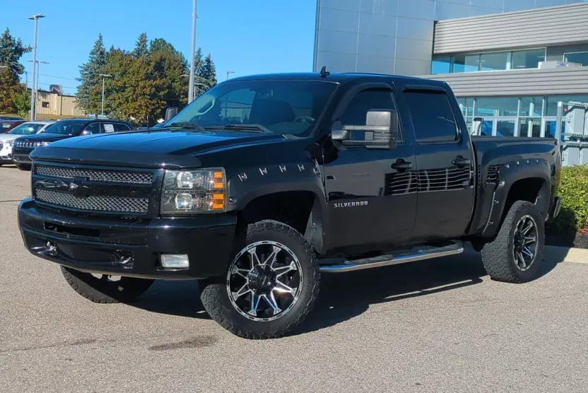 2011 Chevrolet Silverado 1500 LT photo 1