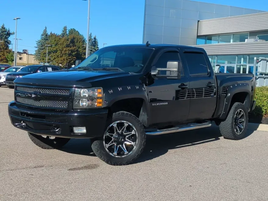 2011 Chevrolet Silverado 1500 LT photo 1