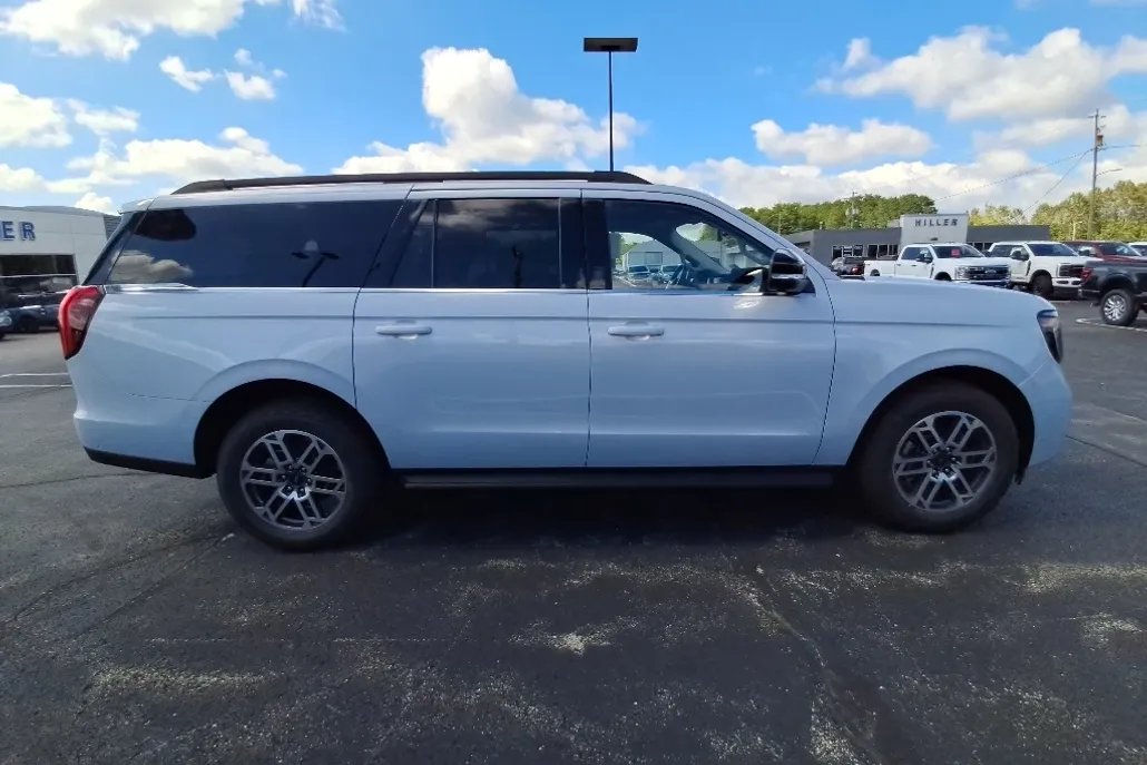 2025 Ford Expedition MAX photo 1