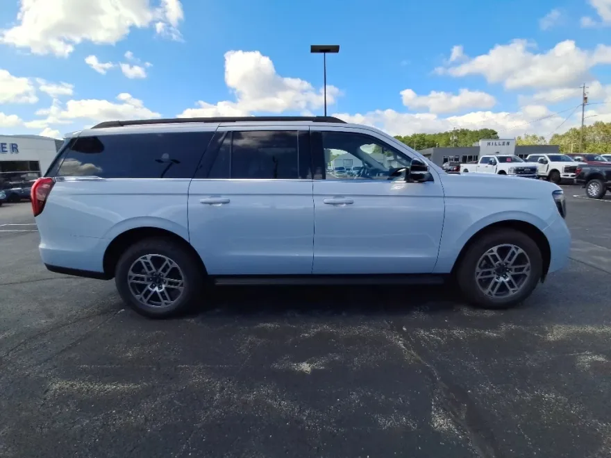 2025 Ford Expedition MAX photo 1