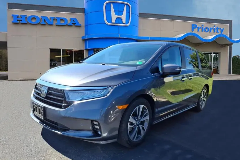 2023 Honda Odyssey Touring photo 1