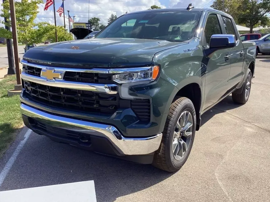 2026 Chevrolet Silverado 1500 LT photo 1