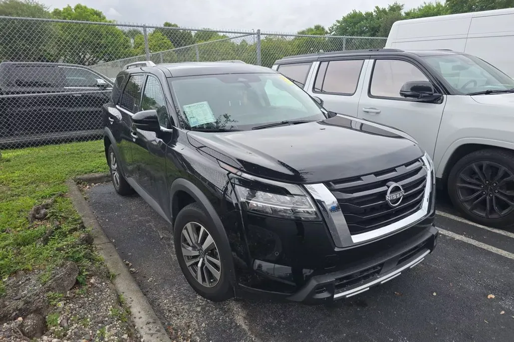 2024 Nissan Pathfinder SL photo 1