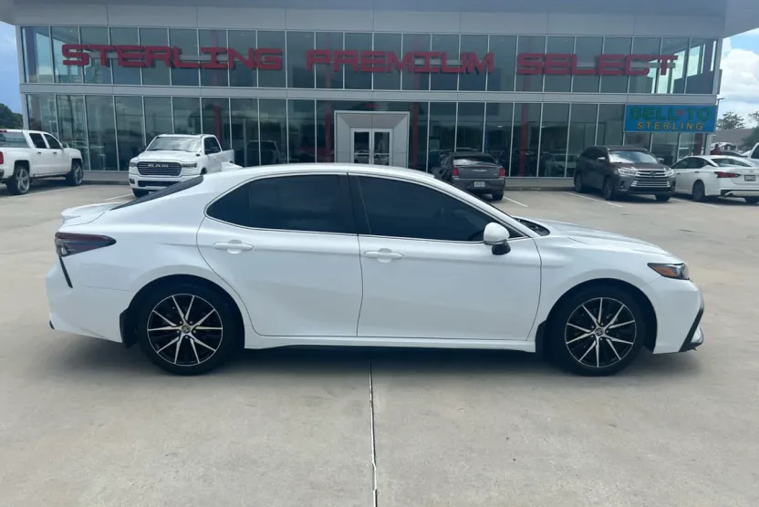 2023 Toyota Camry SE photo 1