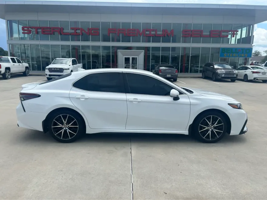 2023 Toyota Camry SE photo 1