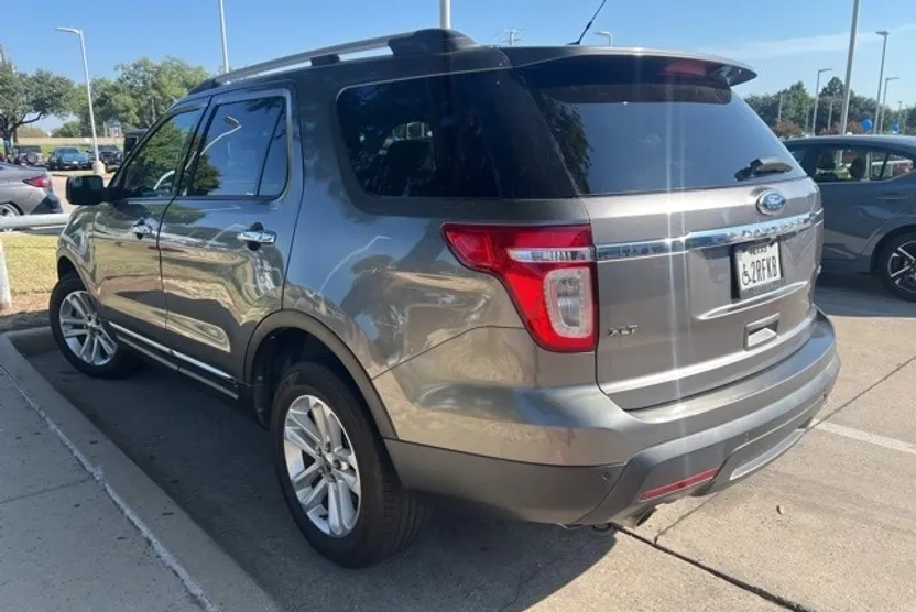 2011 Ford Explorer XLT photo 1