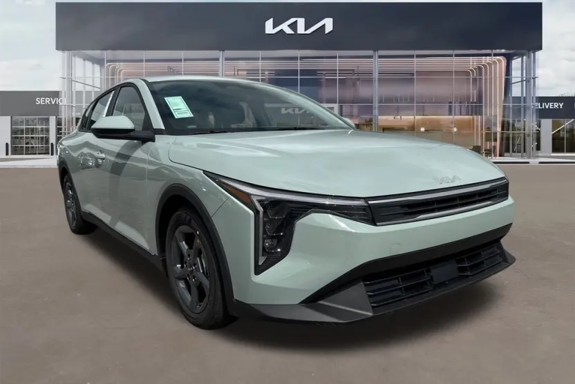2025 Kia K4 LXS photo 1