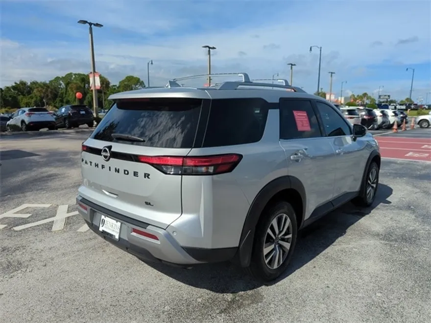 2023 Nissan Pathfinder SL photo 1
