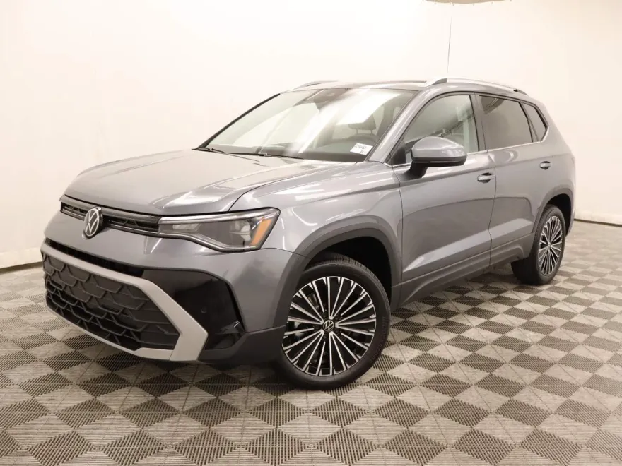 2025 Volkswagen Taos SE photo 1