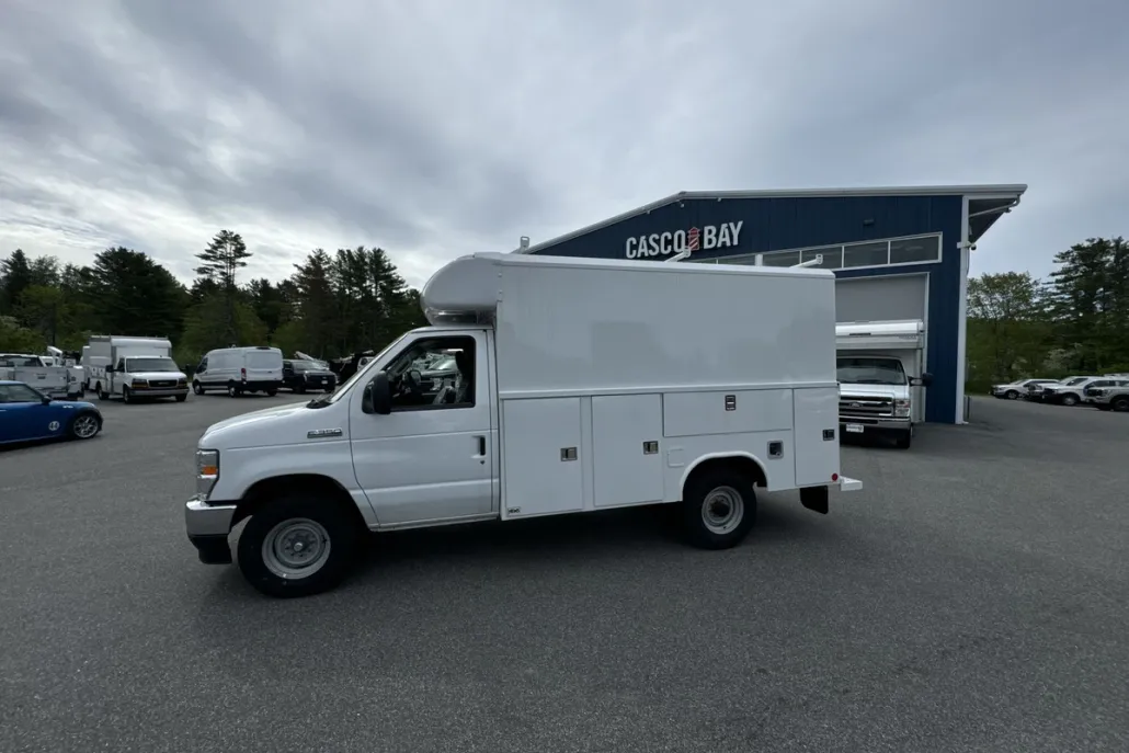 2025 Ford E-350 Base photo 1