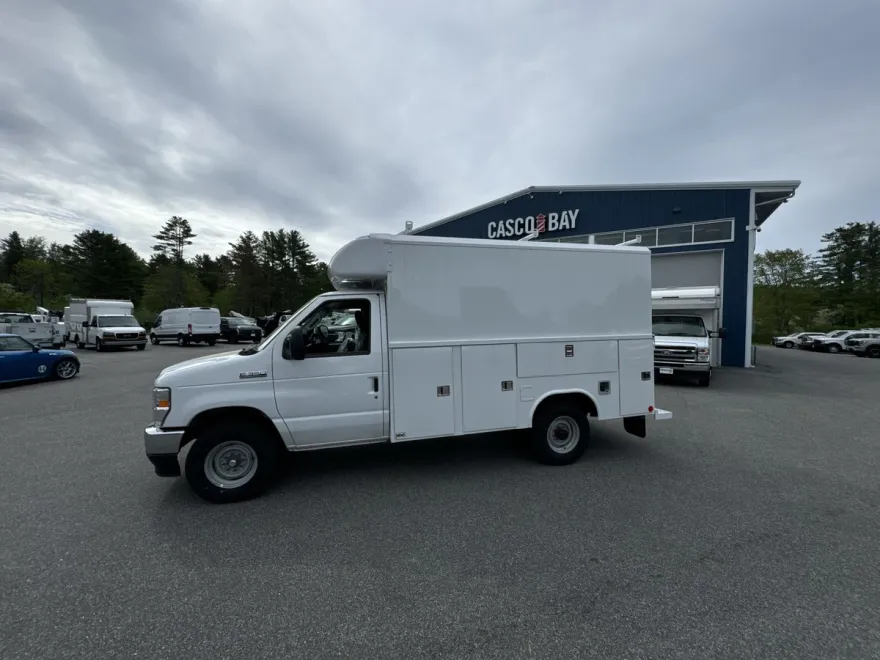 2025 Ford E-350 Base photo 1