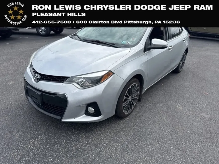 2015 Toyota Corolla L photo 1
